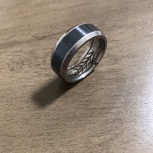 Beveled Band Ring in Grey Titanium with Black Titanium Men’s - size 9 1/4.